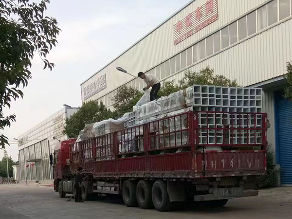 日產(chǎn)300噸<a href=http://appebuy.com/product/ target=_blank class=infotextkey>玉米深加工設(shè)備</a>發(fā)貨現(xiàn)場